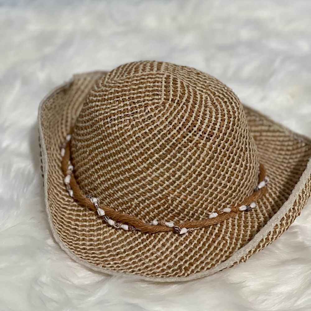 Summer straw hat with shells fits 21 1/2 inch